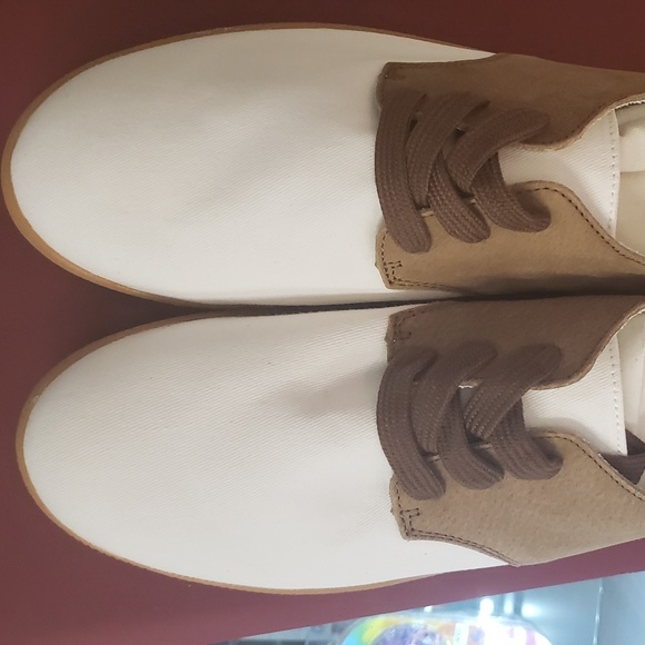 Beand new comfortable casual two tone shoes - Picture 4 of 8